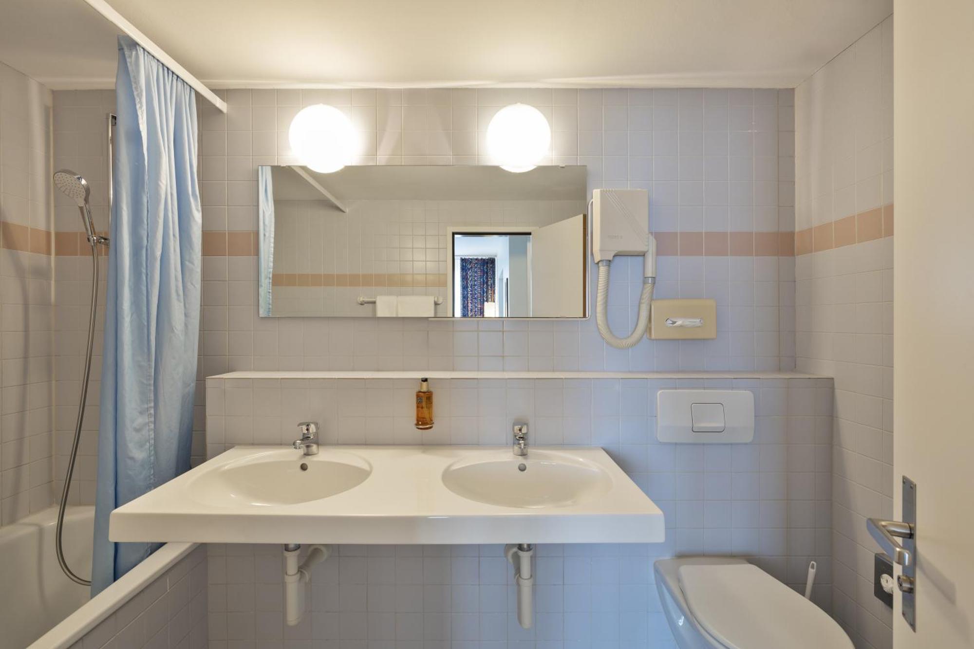 Hotel Merian Am Rhein 4*
